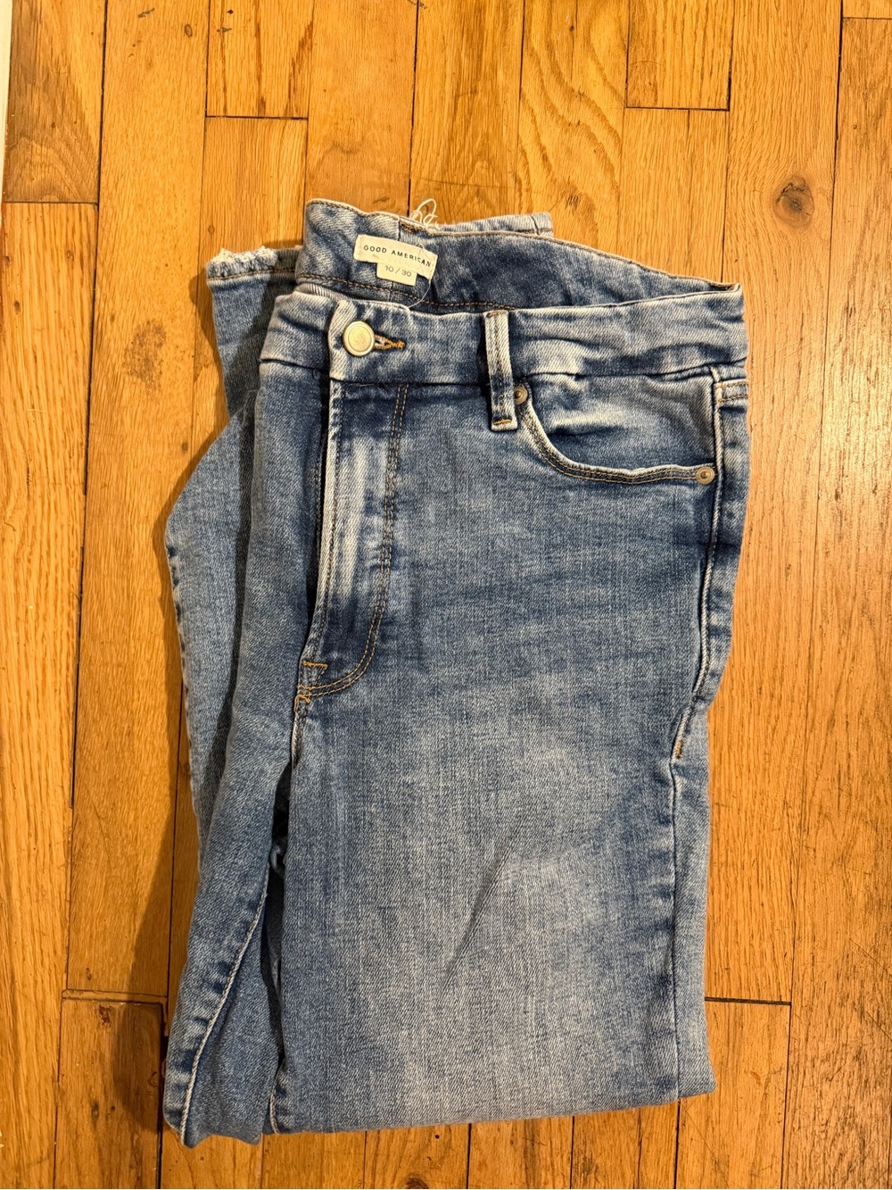 Good American Skinny Jeans in Light Blue Wash